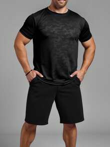 Playera deportiva con diseño camuflaje para caballero. Tela dry fit, ligera y transpirable.  Corte cómodo, moderno y ajuste atlético. Ideal para uso en el gimnasio, fitness y uso diario. - Negro - Ver 3