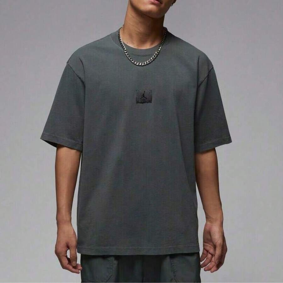 Nike 男式 AS FLT ESS WSH 85 SS CRW 短袖 T 恤,针织圆领,THQ8939-068 - 灰色 - 查看 1
