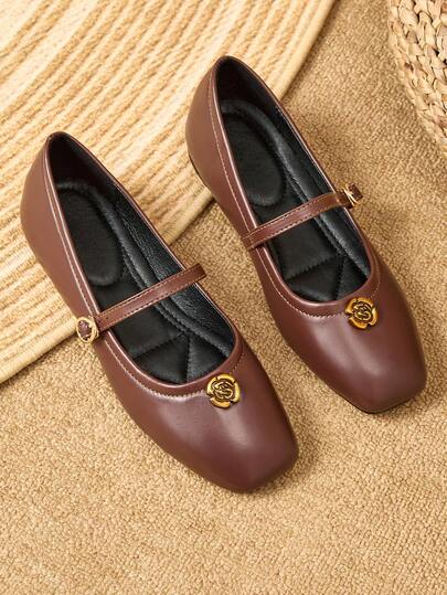 Vintage French Mary Jane Shoes, Brown Patent Leather Square Toe, Strap Metal Buckle, Elegant Versatile, Soft Sole, Fashionable & Comfortable For All-Day Wear In Summer, Women's Flat Shoes, New, Simple, Casual Slip-On, Solid Glossy, Mini Flower, Buckle Style, Suitable For Valentine's Day, Mother's Day Gifts, Weddings, Parties, Office Wear (Size Runs Small, Shoes Fit Narrow, Suggest Ordering One Size Up)