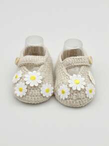 1 Pair Infant Girl Knit Booties With Daisy Flowers, White Infant Shoes, Button Strap, Infant Christening Slippers