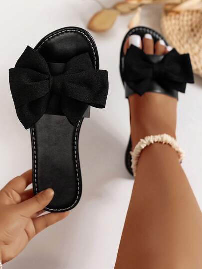 2025夏季新款加大码女鞋 - 露趾白色蝴蝶花朵设计，时尚套脚夏季鞋，舒适百搭，适合日常穿着、海滩休闲出行，宽楦设计