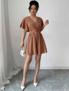 Pantalón mono liso para mujer, elegante vestido mono para mujer, combinación de elegancia y estilo informal, diseño con cuello en V, puños con volantes y corte en la cintura, ideal para fiestas, citas y uso diario. - Marrón - Ver 4