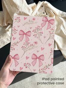 优雅可爱的卡通粉色花朵、草地、领结和字母双面亚克力透明水晶后盖，防震耐用，适用于 iPad 第 7、8 和 10 代（10.2 英寸）。内置笔槽，支持睡眠/唤醒功能和多种折叠支架模式。是 2026 年新年和圣诞节的理想礼物。 - 彩色 - 查看 3