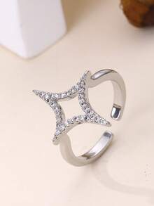 1 Stück modischer 4-lagiger goldfarbener Kupferring mit kubisch-zirkonischem geometrischem Kreuz-Dekor, verstellbarer offener Ring, geeignet für den täglichen Gebrauch von Frauen, Geschenk für die Freundin, Geschenk zum Nationalfeiertag in Saudi-Arabien