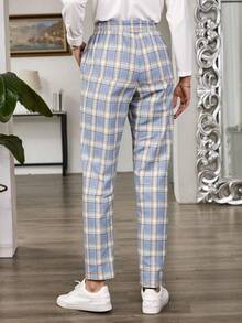 Pantalones mujer cuadros patrón distintivo rayas entrecruzadas líneas geométricas cintura elástica cordón ajustable blanco bolsillos laterales funcionales silueta recta corte recto piernas largas tela suave algodón mezcla transpirable ligera cómoda relajada holgada amplia casual urbano moderno contemporáneo juvenil elegante sofisticado chic minimalista básico esencial guardarropa imprescindible temporada primavera verano otoño conjunto atuendo look diario cotidiano oficina trabajo universidad colegio paseo cita informal formal combinable versátil funcional práctica duradera resistente lavable fácil cuidado tallas disponibles moda actual - Azul / Blanco - Ver 2
