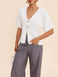 女式 V 领蝙蝠袖开衩开衫纽扣短袖时尚简约优雅休闲针织上衣，春夏秋季 - 米色 - 查看 6