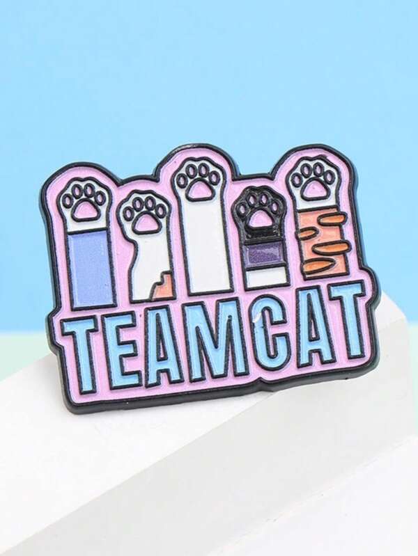 Lindo pin de solapa de metal esmaltado con letras de huellas de gato TEAMCAT, insignia divertida para mochila, ropa, joyería, regalo para propietarios de mascotas