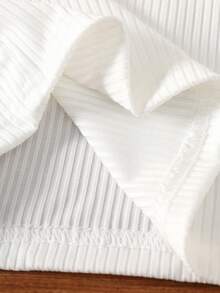 2 Stücke Baby Mädchen süßer weißer Rollkragen Pullover und Blume Muster Overall Set, geeignet für Herbst/Winter Outdoor