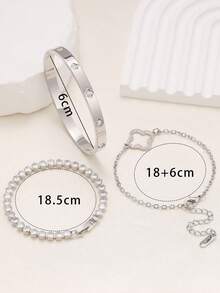 时尚欧美四叶草造型锆石镶嵌女士手链套装，适合多种场合，可叠戴，也适合作为礼物送给朋友