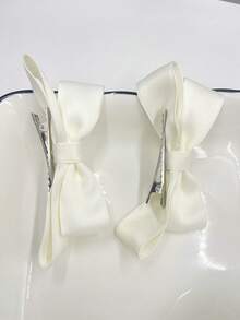 2个缎面亮面3D蝴蝶结发夹，简约可爱设计，适合日常佩戴、派对、活动装饰、爪夹、发夹、发爪、学生用品、优雅、学院风、冬季女装、蝴蝶结、时尚、发饰、头饰、发卡、节日、生日等场合。 - 米色 - 查看 6