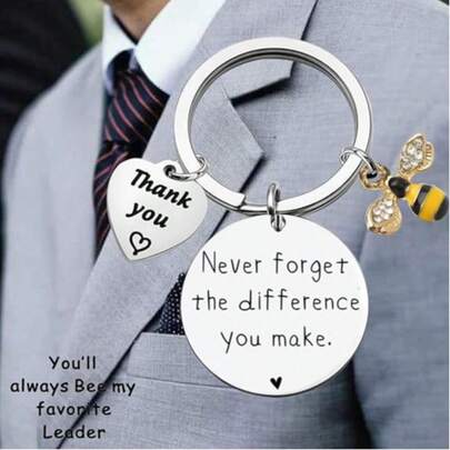 1个不锈钢雕刻钥匙扣，送给朋友、同事、同学、团队的绝佳礼物，感恩节、万圣节配饰、教师节、圣诞节包包挂饰、汽车装饰、送给姐妹的礼物创意