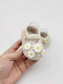 1 Pair Infant Girl Knit Booties With Daisy Flowers, White Infant Shoes, Button Strap, Infant Christening Slippers