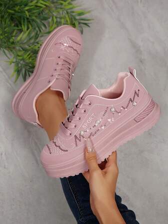 1 Pair Women's New Thick Sole Comfortable Cute Casual Shoes, Embroidered Uppers, Faux Pearl Chain Decor, Suitable For Students And Most People, Size 36-41 Available