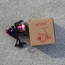 1.8米伸缩鱼竿组合套装：包含旋转卷轴、诱饵、鱼钩和旅行鱼竿盒，适合淡水和咸水钓鱼初学者