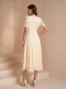 优雅圆领修身女士奢华连衣裙，迷人性感，适合派对穿着 - 淡黃色 - 查看 2