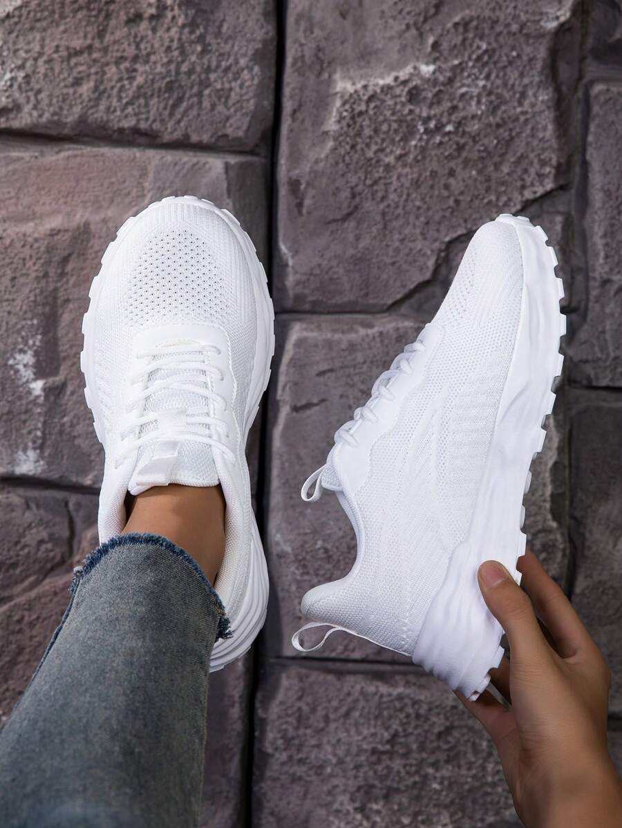 أحذية رياضية بيضاء كاجوال للنساء، لون أبيض سادة، قابلة للتنفس وعصرية، أحذية خارجية مريحة متعددة الاستخدامات للجري، مناسبة للربيع والخريف