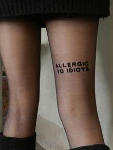 女士黑色哥特字母印花透明连裤袜，单件装，多种款式可选，适合体重110磅及以下的女性。 - 字母絲襪 - 查看 7