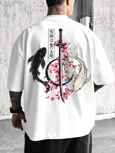 Camiseta blanca de cuello redondo con estampado gráfico de pez koi y espada de samurái, estilo japonés para hombres en primavera/verano