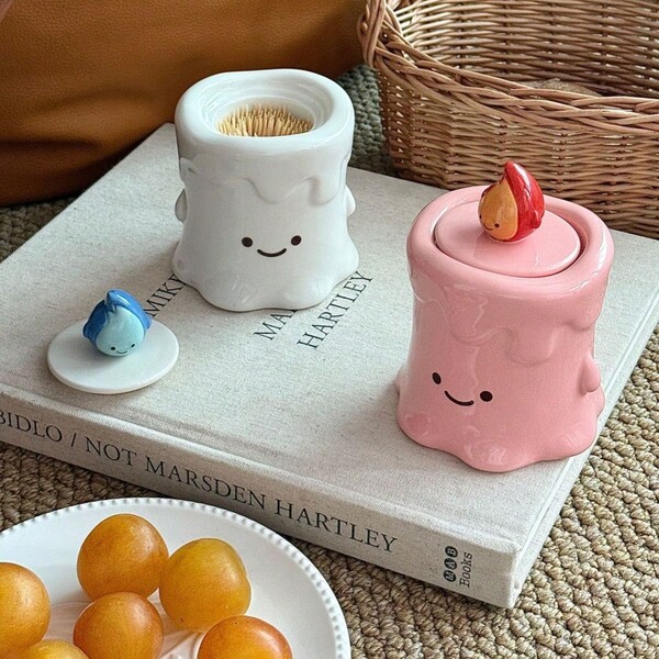 1 pieza Soporte de palillos de dientes de cerámica con diseño de bombero de dibujos animados, decoración navideña creativa, elegante para sala de estar, cocina, regalo, acento para el hogar