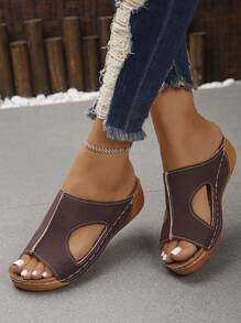 Taglie forti 36-45 Nuove sandali estivi alla moda semplici in PU marrone cioccolato con punta tonda, zeppa e platform, da donna, leggeri e comodi, adatti per spiaggia e all'aperto, con design slip-on