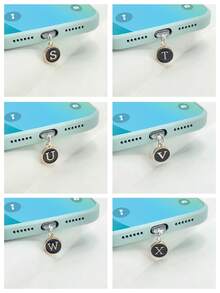 1个防尘塞黑色吊坠，两侧有26个英文首字母，字母手机防尘塞充电口防尘塞兼容苹果接口Type-C防尘塞