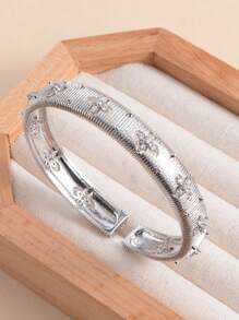 1pc High-Quality Vintage-Style Textured Snowflake Crafted Gold-Plated Bangle Bracelet With Rhinestones, Dual-Tone Regal Retro Luxurious Open Cuff Bracelet For Women, Suitable As A Festival Gift