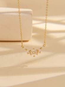 1 Stück minimalistischer, zarter, goldfarbener Blumen-förmiger Kristall-Cluster Halskette für Frauen, für den täglichen Gebrauch, Hochzeit & Party geeignet