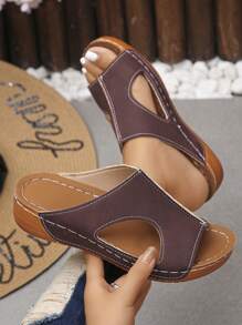 Taglie forti 36-45 Nuove sandali estivi alla moda semplici in PU marrone cioccolato con punta tonda, zeppa e platform, da donna, leggeri e comodi, adatti per spiaggia e all'aperto, con design slip-on