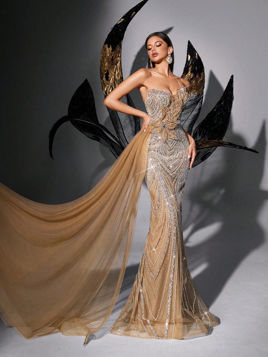 闪亮亮片礼服，花卉装饰，高端晚礼服，适合高档晚宴、盛大晚会、生日派对、鸡尾酒会、毕业舞会、颁奖典礼等场合。纯色无肩带鱼尾裙，适合春季婚礼穿着。