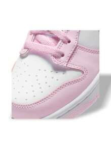 Nike Dunk Low GS 青少年运动鞋 白色皮革鞋面 粉色覆面 深红色 Swoosh 标志 经典撞色设计 休闲穿着 CW1590-601