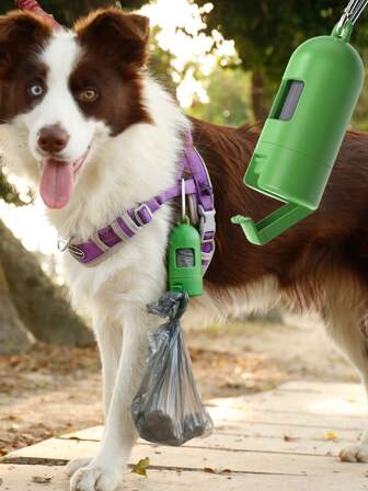 1 piezaDispensador de bolsas de desechos para perros sin costo - Plástico duradero, sin necesidad de batería, ideal para paseos al aire libre y entrenamiento, bolsa para excrementos para mascotas y perros con 1 rollo 1 (15 piezas), portátil para uso al Aire Libre