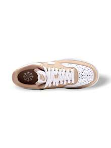 Nike Court Vision Low 男士运动鞋，麻色/白色，经典篮球鞋面，舒适鞋领，耐磨橡胶外底，款式 DH3158-201 - 沙漠卡其色 - 查看 2