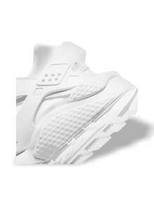 Nike Air Huarache Triple White 女款运动鞋采用轻盈透气的网眼鞋面，提供缓震支撑、防滑贴合和无缝舒适感。适合跑步、健身、步行和四季日常穿着。 - 白色 - 查看 4