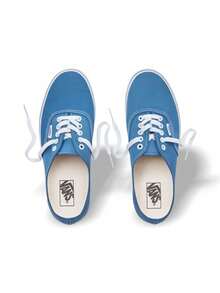 Vans UA Authentic 男女款海军蓝运动鞋，经典低帮帆布鞋面，纯色设计，柔软舒适，系带款式，用途广泛，适合上学、滑板、训练和 CrossFit 等活动。 - 海軍 - 查看 4