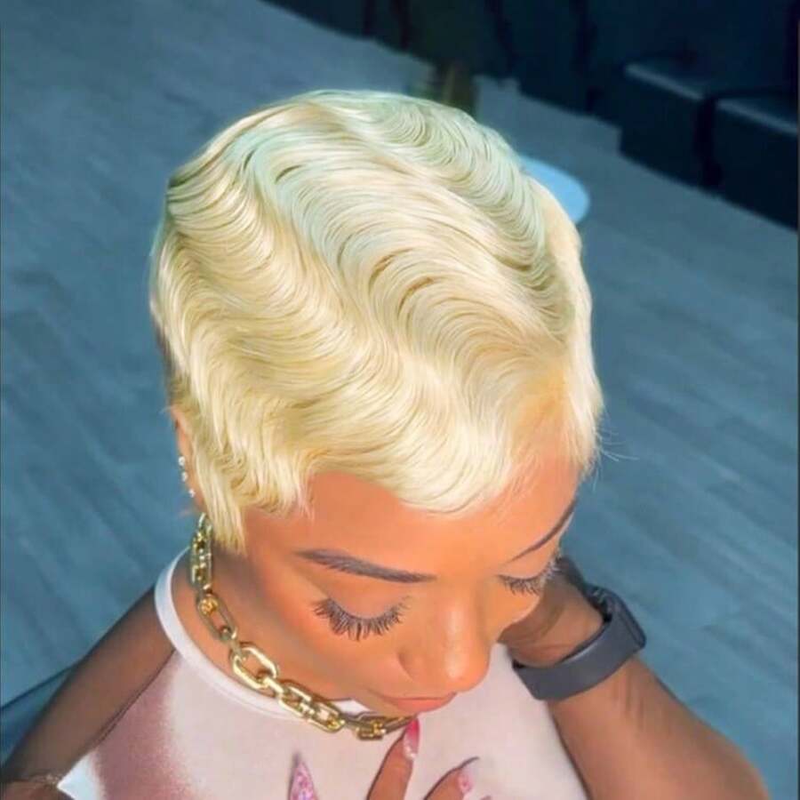 1顶80年代复古优雅无蕾丝指波纹假发，613号金色，150%密度，4英寸指波纹真人发假发，女士短款精灵头假发，妈妈款假发 - 金色 - 查看 1