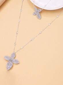 1 Stück elegante geometrische Strass-Blumen-Anhänger-Halskette für Frauen, lange Halskette, Temperament Bankett-Accessoire