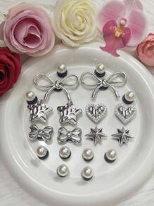 Nueva moda de accesorios para el calzado con diseños de corazón con lazo de plata electrolítica original para decoración de zapatos DIY. Conjunto de 20 piezas que incluyen estrella hueca, perla 3D y hebilla de zapato desmontable