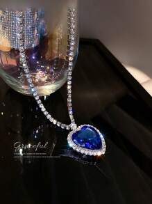 Luksusowy, olśniewający, elegancki naszyjnik w stylu pałacowym w kolorze oceanicznego błękitu