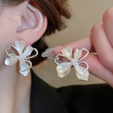 Andkiss 1 Pair Elegant Floral Stud Earrings, Chic And Graceful - Flower Earrings - View 16