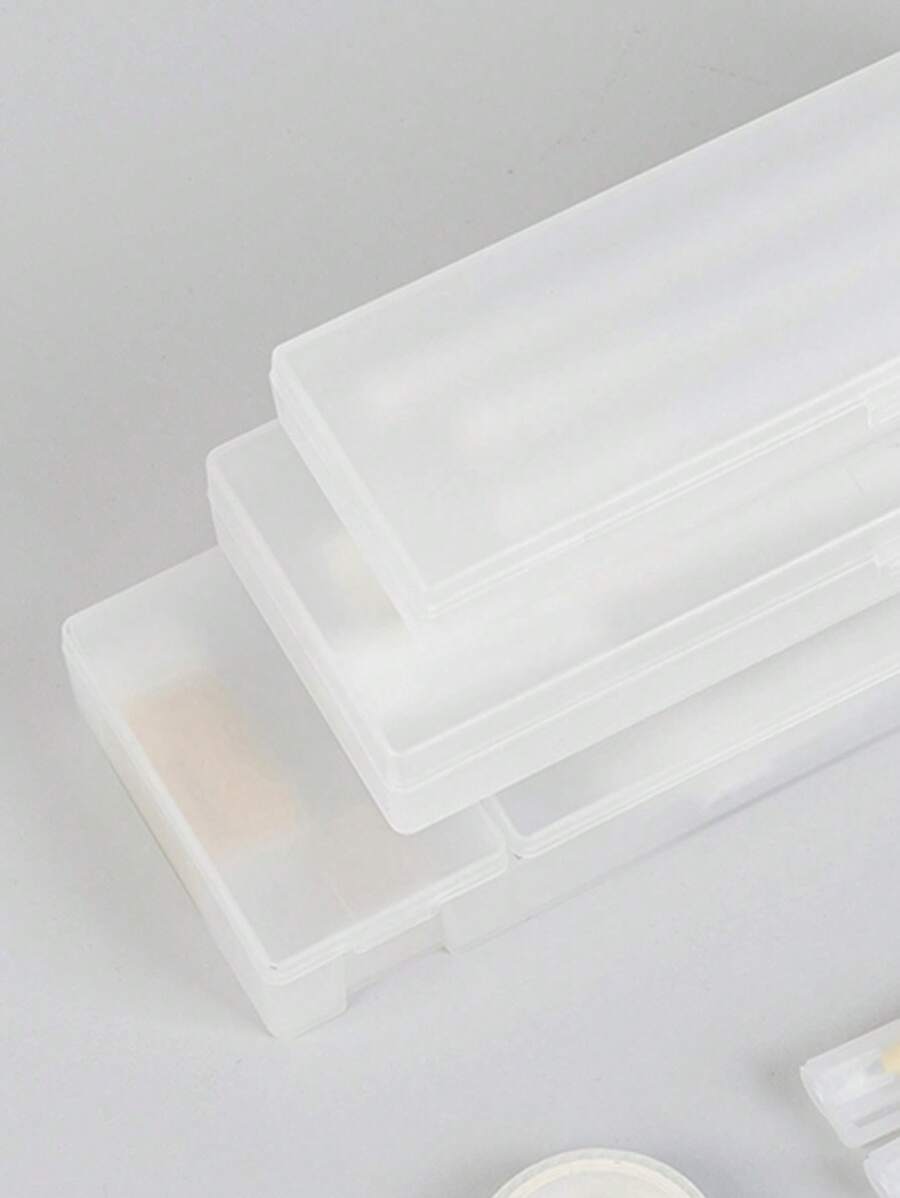 1 个白色塑料铅笔盒，简约办公桌文具收纳盒，带铰链盖和按扣的塑料铅笔盒，适用于铅笔、钢笔、钻头、办公用品，由耐用塑料材料制成，可容纳多支钢笔，便携实用，非常适合旅行、办公桌整理、抽屉、工作区和教室。