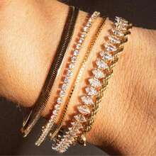Chiếc vòng tay thời trang tối giản cá nhân hóa bằng thép không gỉ mạ vàng 18K này, kết hợp với những hạt vàng nhỏ và dây xích, thể hiện phong cách Pháp thanh lịch, phù hợp cho phụ nữ đeo trong các bữa tiệc, hẹn hò và công sở. - Vàng - Xem 6