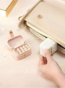 1 件，便携式迷你戒指盒，女士珠宝盒，PU 皮革项链珠宝展示盒，简易家居珠宝收纳盒，旅行收纳盒，精致迷你，耳环，珠宝，收纳盒，耳环，收纳盒，耳环，戒指，项链，手链收纳盒，返校必备品，难忘的节日礼物，伴娘礼物，迷你展示收纳盒，礼品包装盒，旅行必需品，母亲节礼物