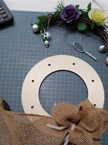 1 Stück Holzkranz Rahmen mit vorgefertigten Löchern, vielseitig verwendbarer unbehandelter Holzkranz zum Erstellen schöner Blumenarrangements, Heimdekoration, Weihnachts- und Osterbasteleien, Weihnachtsdekoration, Raumdekoration Winter