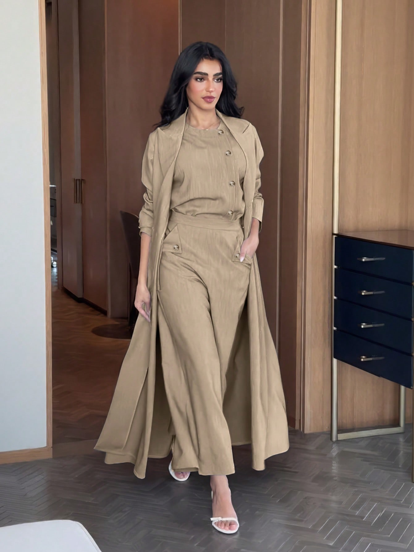 مجموعة 3 قطع: 1 رداء طويل أمامي مفتوح بأزرار، 1 ست...