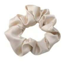 Trzyczęściowy zestaw składający się z maski na oczy, gumki do włosów, organizera kieszonkowego, pamiątek ślubnych, przenośnych produktów do przechowywania na zewnątrz oraz blokujących światło pomocy do snu - każdy element został starannie zaprojektowany, aby dodać Twojemu życiu odrobinę elegancji i wygody.