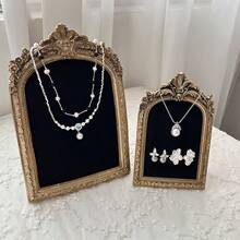 حامل عرض مجوهرات بتصميم إطار صورة من المخمل للعرض بطراز رجعي، حامل عرض قلادات وأقراط المجوهرات والخرز كديكور, عودة إلى المدرسة