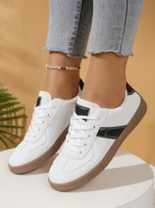 女士白色经典百搭圆头一脚蹬休闲系带柔软舒适平底户外运动休闲鞋，简洁鞋面，线条流畅，整体干净利落。适合春夏秋冬日常出游、校园、度假、街头时尚搭配 - 白色 - 查看 5