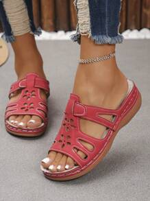 大码女式夏季新款时尚休闲红色镂空圆头露趾坡跟厚底一脚蹬凉鞋，适合日常穿着、度假、海滩，轻便舒适