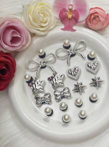 Nueva moda de accesorios para el calzado con diseños de corazón con lazo de plata electrolítica original para decoración de zapatos DIY. Conjunto de 20 piezas que incluyen estrella hueca, perla 3D y hebilla de zapato desmontable