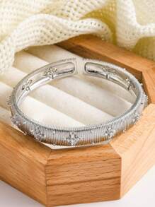 1pc High-Quality Vintage-Style Textured Snowflake Crafted Gold-Plated Bangle Bracelet With Rhinestones, Dual-Tone Regal Retro Luxurious Open Cuff Bracelet For Women, Suitable As A Festival Gift